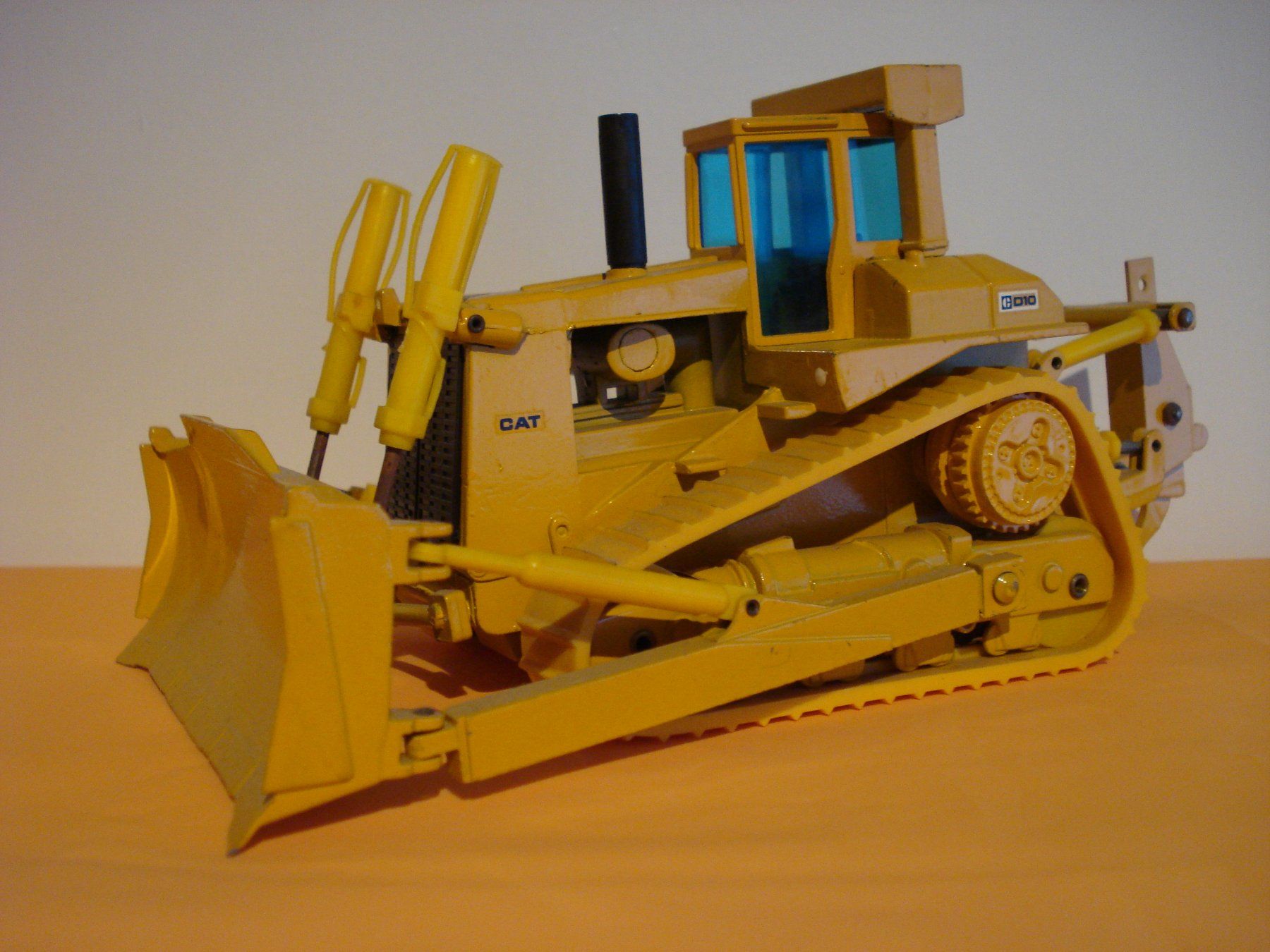 Conrad Modellbausätze & Standmodelle: CAT D 10 Kettendozer – Gebraucht aus Mitlödi von worker04