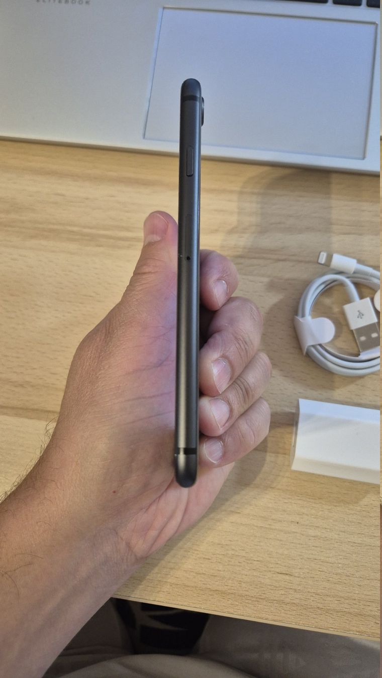 Apple Telefoni cellulari / Smartphones: iPhone 8 64GB Space Gray 3015 Akku bei 91% – Usato da Münchenbuchsee venduto da MV_Solutions 7