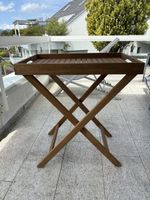 Klappbarer Beistelltisch aus Holz