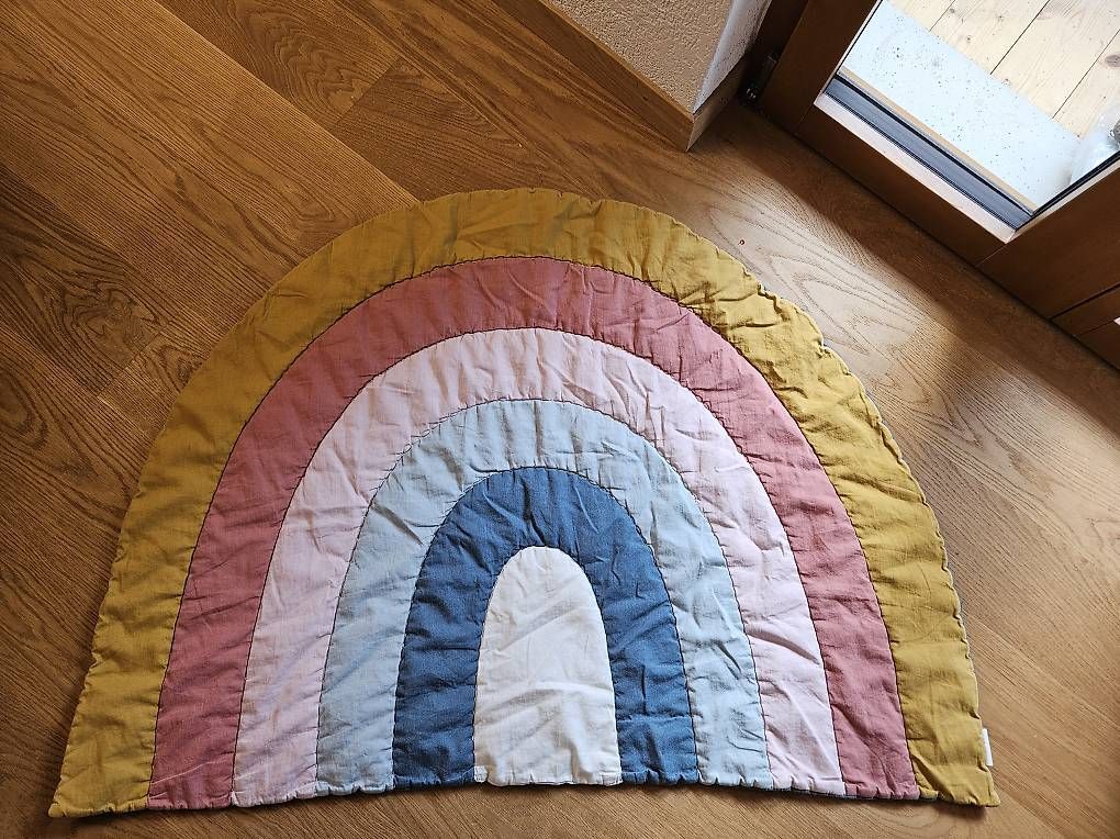 Tapis de jeu: Regenbogen Spielteppich Fabelab – D'occasion à Elfingen par WhyWHY