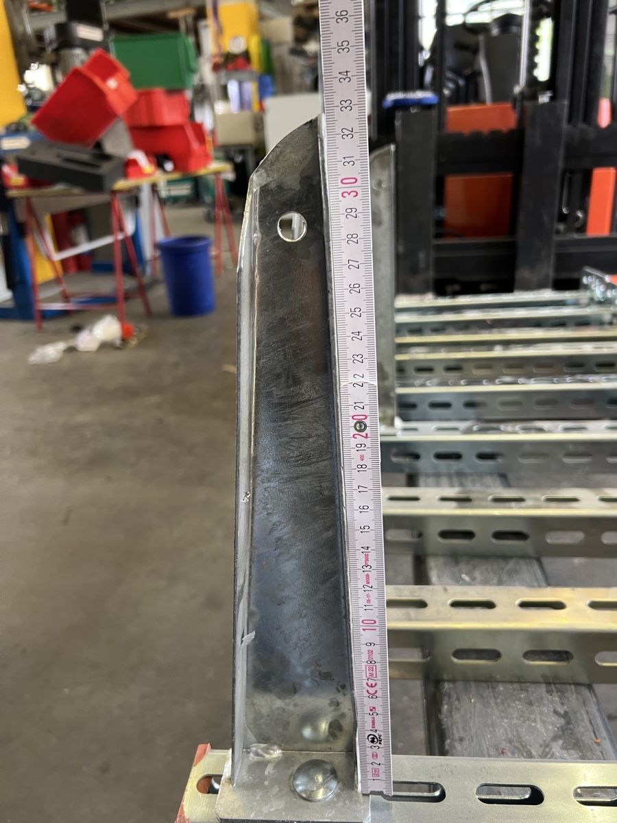 Tutti gli attrezzi: Verzinkte Konsohlen ,60cm, neuwertig,m – Usato da Mellingen venduto da Oelquelle 4
