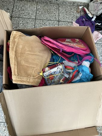 Kinderkleidung und Schuhe diverse Groessen guter Zu