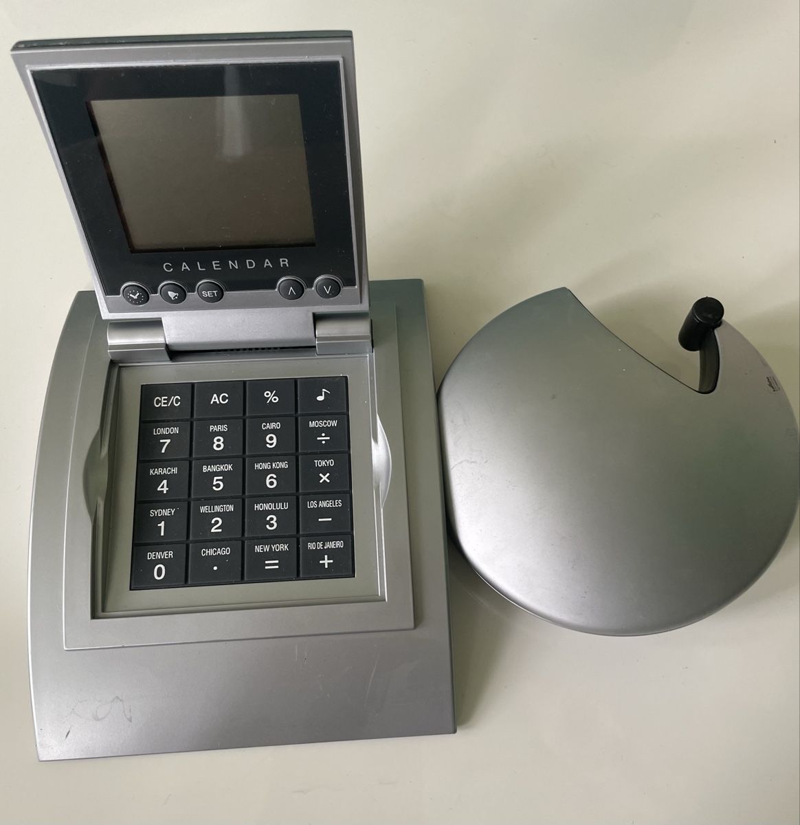 Calcolatrici tascabili: Digitaler Tischrechner mit Kalender!Top! – Nuovo (secondo la descrizione) da Au ZH venduto da Jaggy4 3