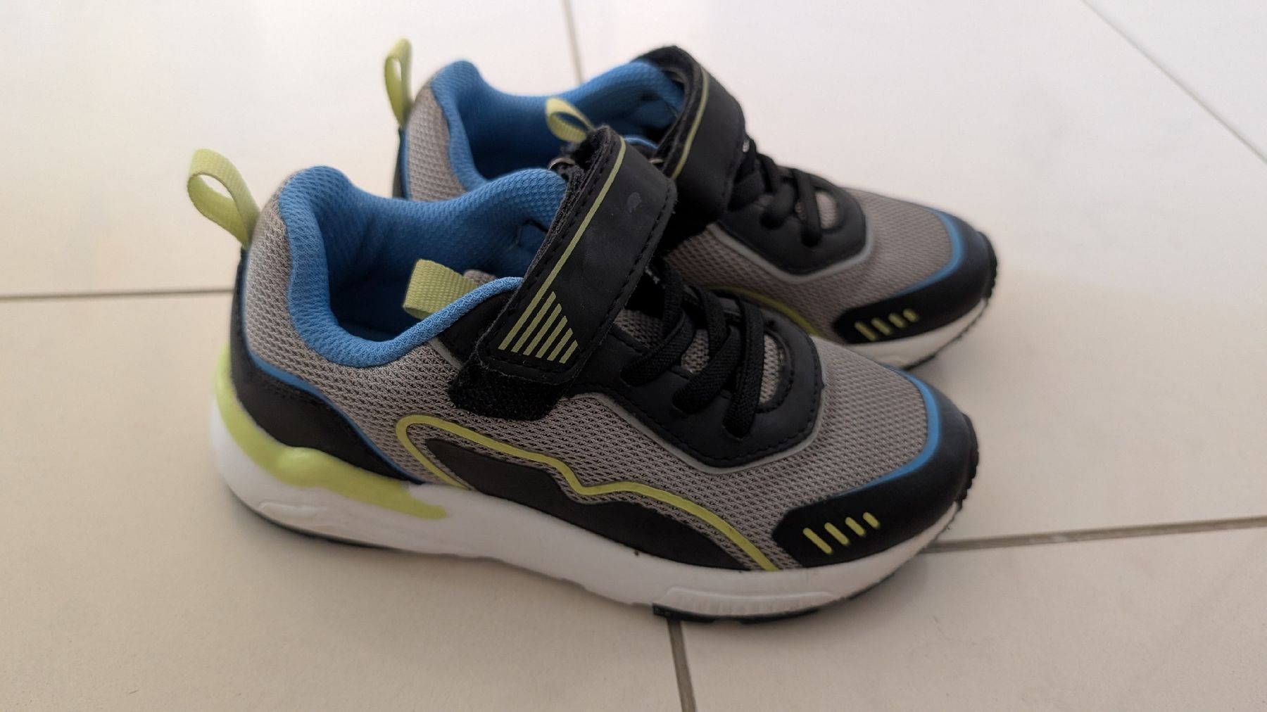 Scarpe da uomo: Gr. 28 Neue Turnschuhe Snikers – Nuovo (secondo la descrizione) da Rothenburg venduto da Sonne0310