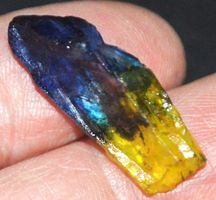 Edelstein L-9760 – Blau-Gelber Titan Druzy Achat 27x8mm 11.7