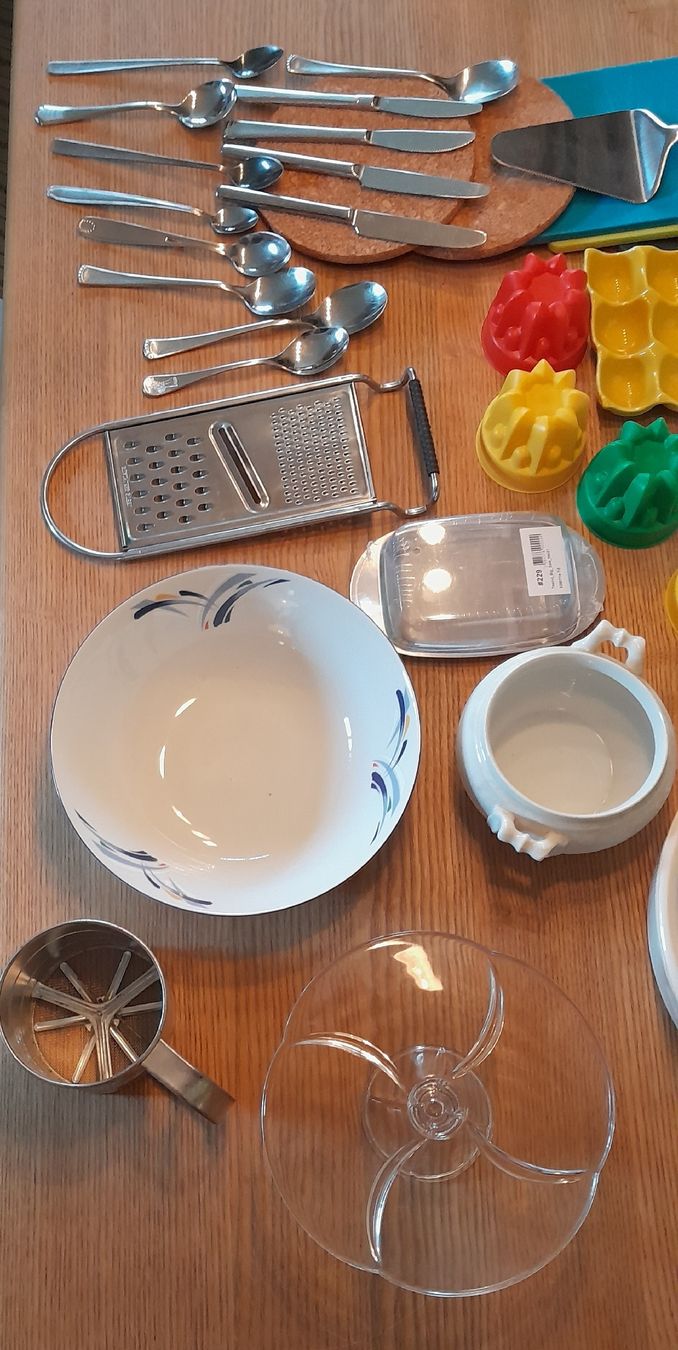 Set di piatti: Flohmarkt, Küchenkonvolut – Usato da Adlikon b. Andelfingen venduto da Kraemse 3