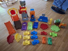 Tut Tut Baby Flitzer - Strassenteile und 2 Fahrzeuge