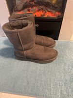 UGG Stiefel aus Lammfell braun gebrauchter Zustand