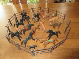 Playmobil Pferde und Rinder mit Zäune