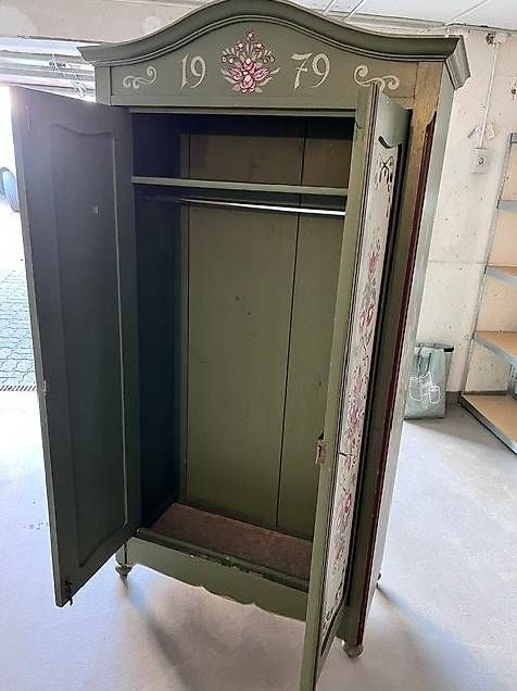 Armadi: Zu verschenken   alter bemalter SCHRANK – Usato da Fräschels venduto da Verkauf_Kauf-007 1