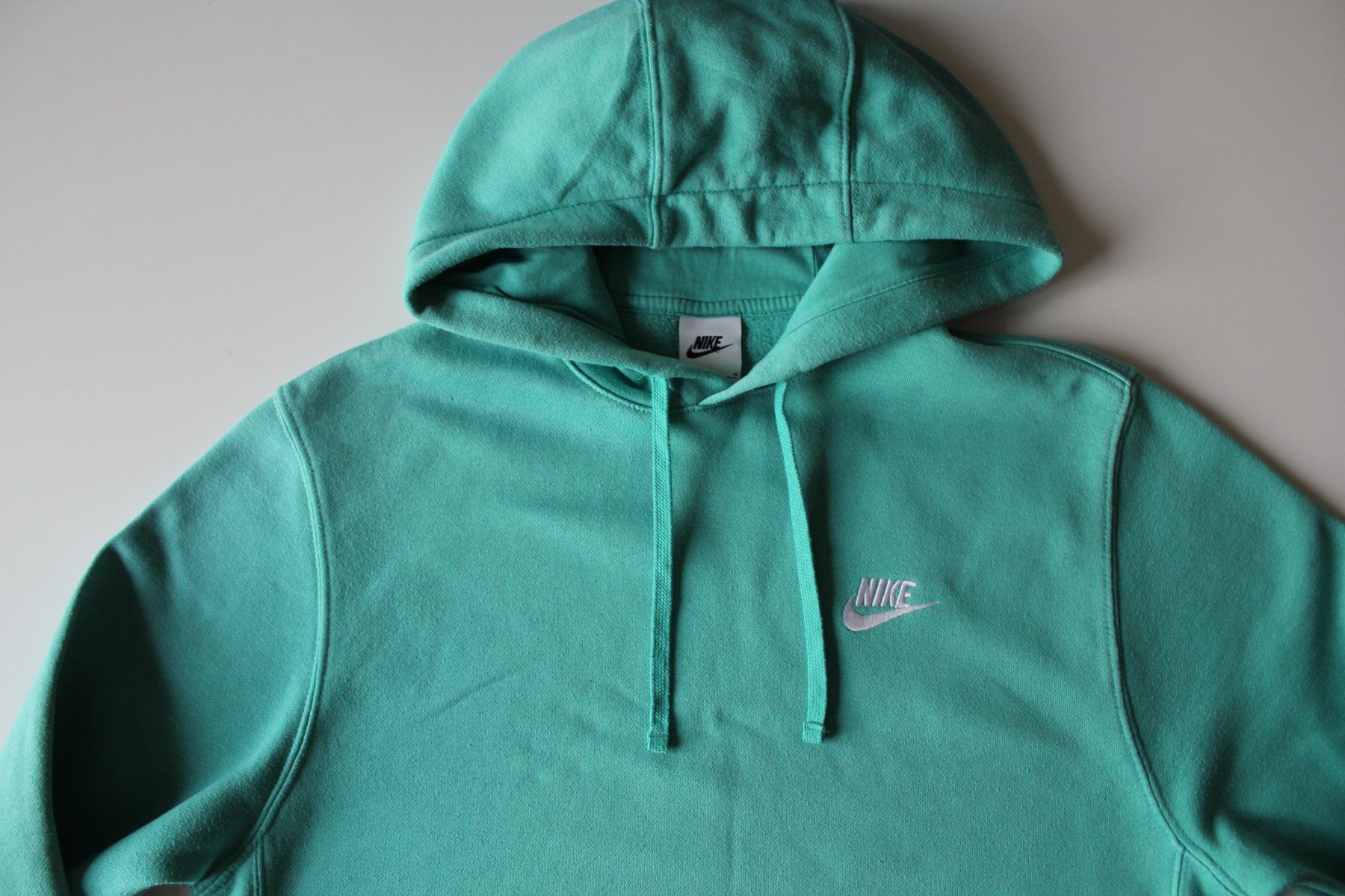 Nike Pulls & Sweat-shirts: Sweat à capuche Nike   t. M – D'occasion à Peseux par Gilloss 1