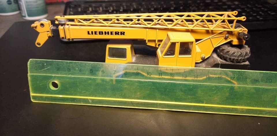 Liebherr Kit di modellismo & Modellini statici: Miniature camion grue Liebherr – Usato da Romanel-s-Lausanne venduto da Pimousse2301 1