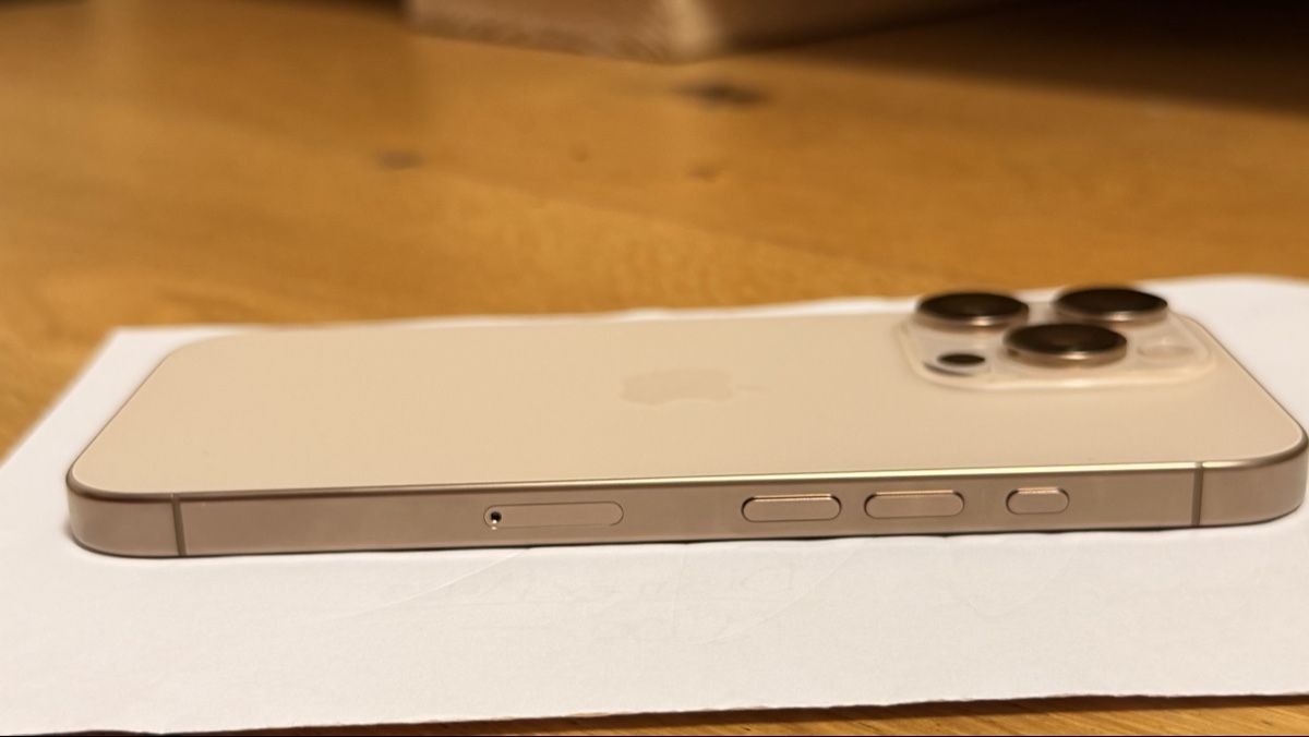 Apple Telefoni cellulari / Smartphones: iPhone 16 Pro – Usato da Hallau venduto da Livia_18 3