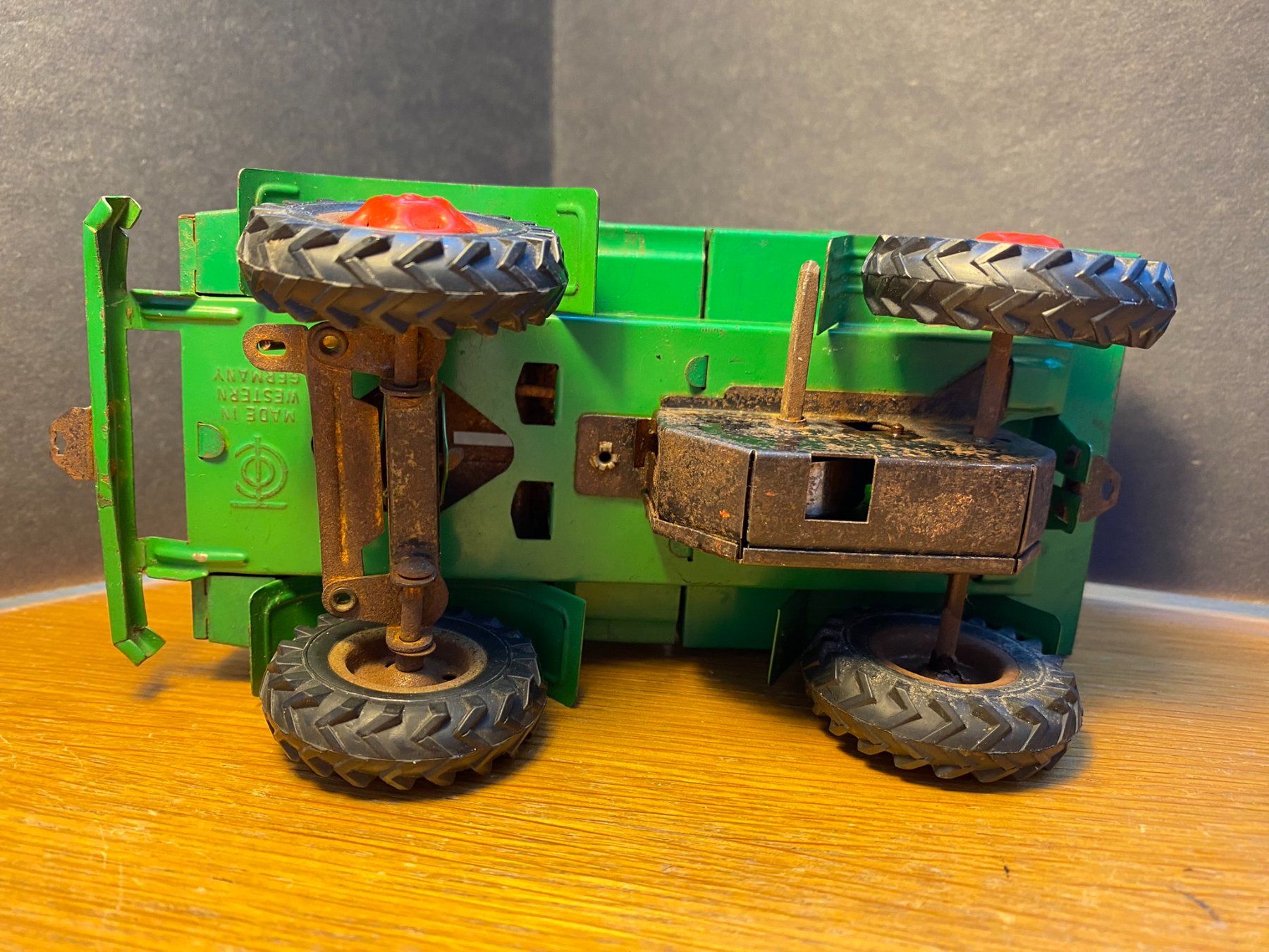Spielzeuge: Unimog Tippco Blech – Gebraucht aus Spiez von  7