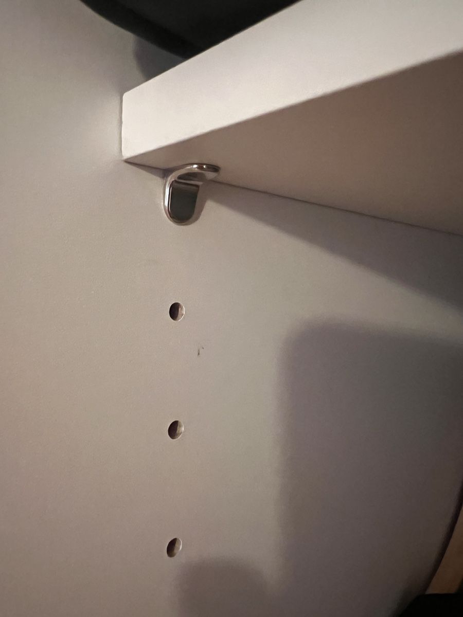 Armoires: Kleiderschrank mit Schwebetüren – D'occasion à Hinwil par Michelle.C 3