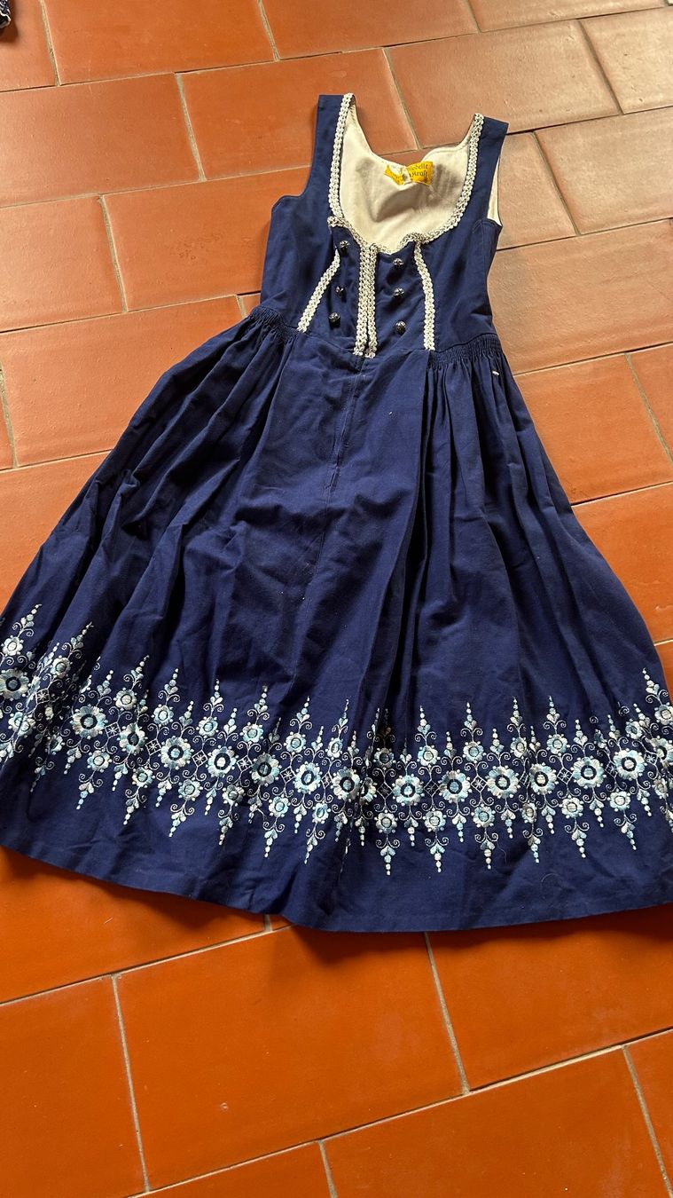 Kleider: Dirndl – Gebraucht aus Montbovon von Galaxygate