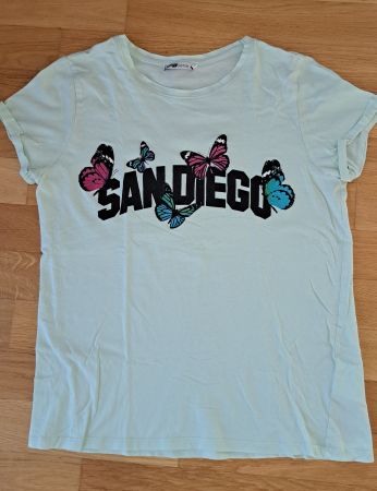 Hellgrünes T-Shirt mit Aufdruck / Gr. M
