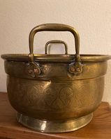 Cache pot / Jardinière / Bassine en laiton finement ciselée