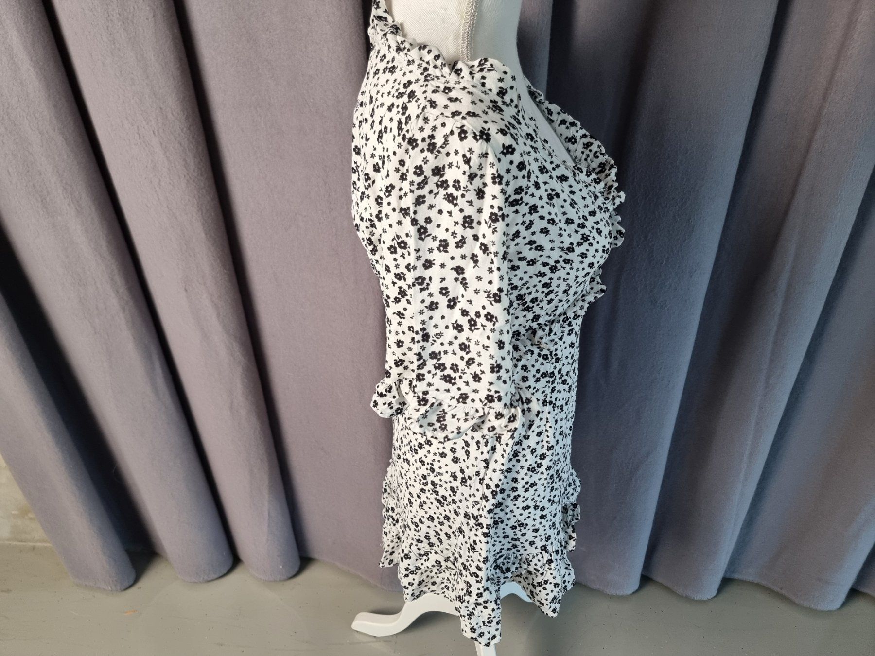 Kleider: Schwarz-weisses Kleid – Gebraucht aus Urtenen-Schönbühl von Restwert_Schoenbuehl 2