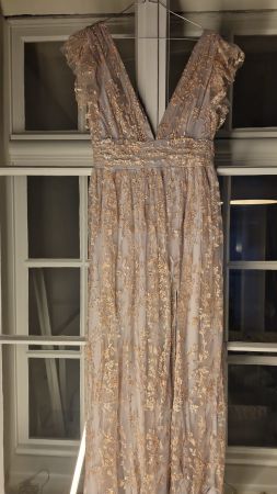 Abendkleid mit Spitze und Pailletten, Grösse M