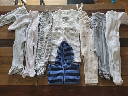 Doux lot d'habits bébé taille 74-80