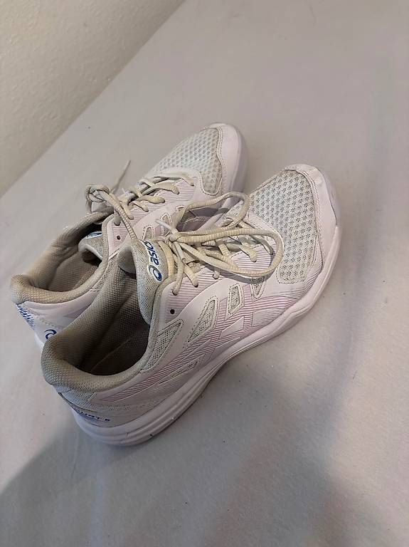 Scarpe da donna: Basket de sport blanche  – Usato da Le Lignon venduto da jm__k2lf