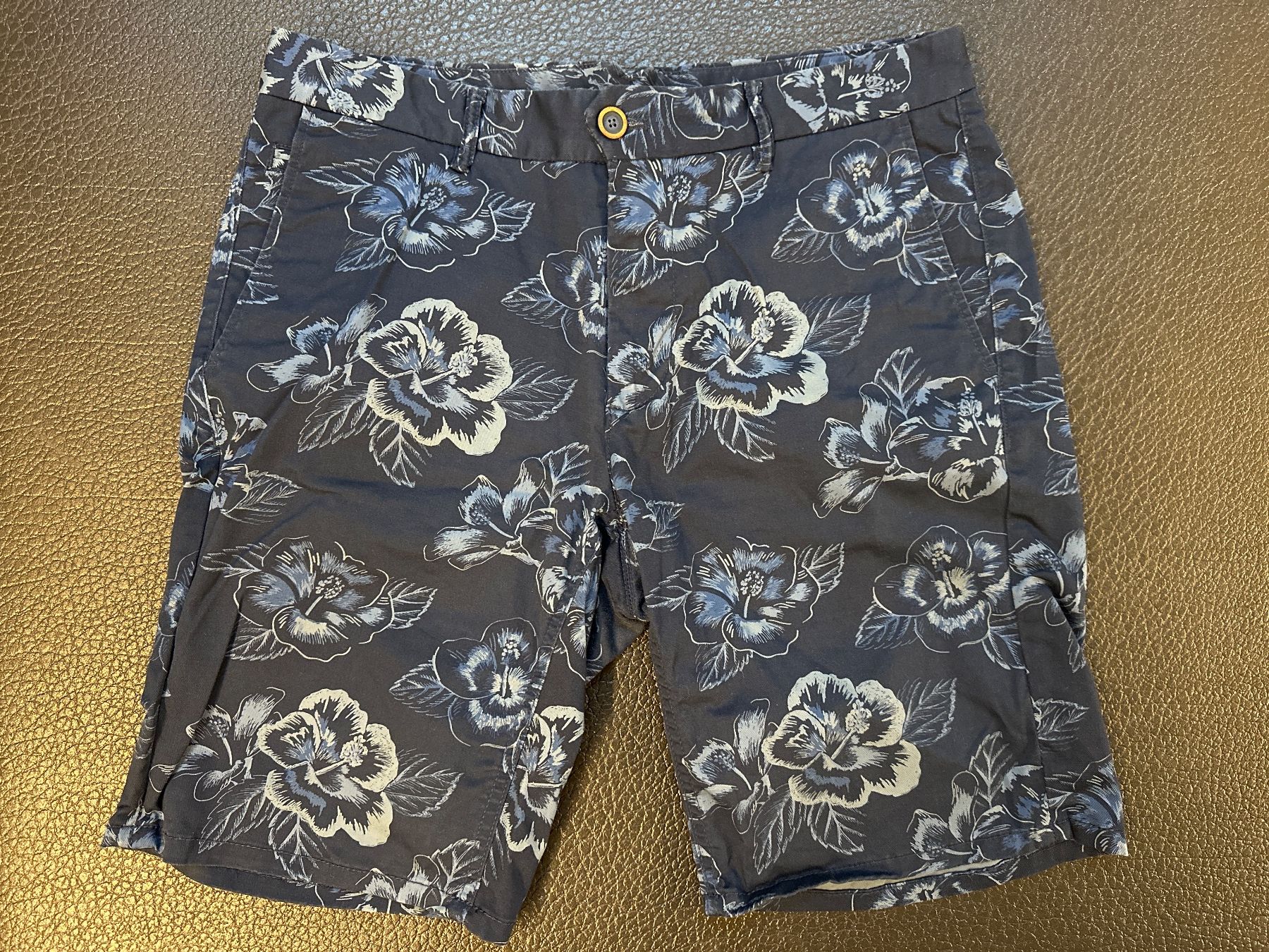 Mango Pantaloni: kurze Hose / Shorts Männer MANGO Gr. 32 – Usato da Uitikon Waldegg venduto da Mann