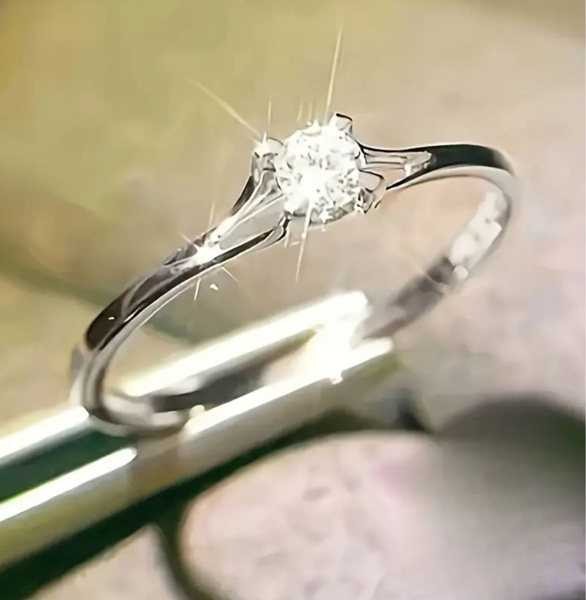 Anelli: Schlichter versilberter Ring mit Zirkonia, Grösse 7 – Nuovo e nell'imballaggio originale da Kehrsatz venduto da Matumbaaa 2