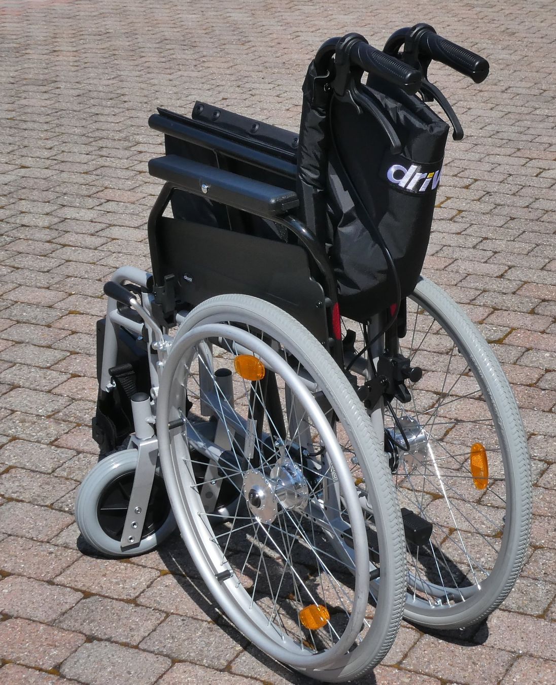 Rollstühle: Neuwertiger Rollstuhl mit Trommelbremse, 50cm Sitzbreite – Gebraucht aus Uetliburg SG von Viewsonicstar 5