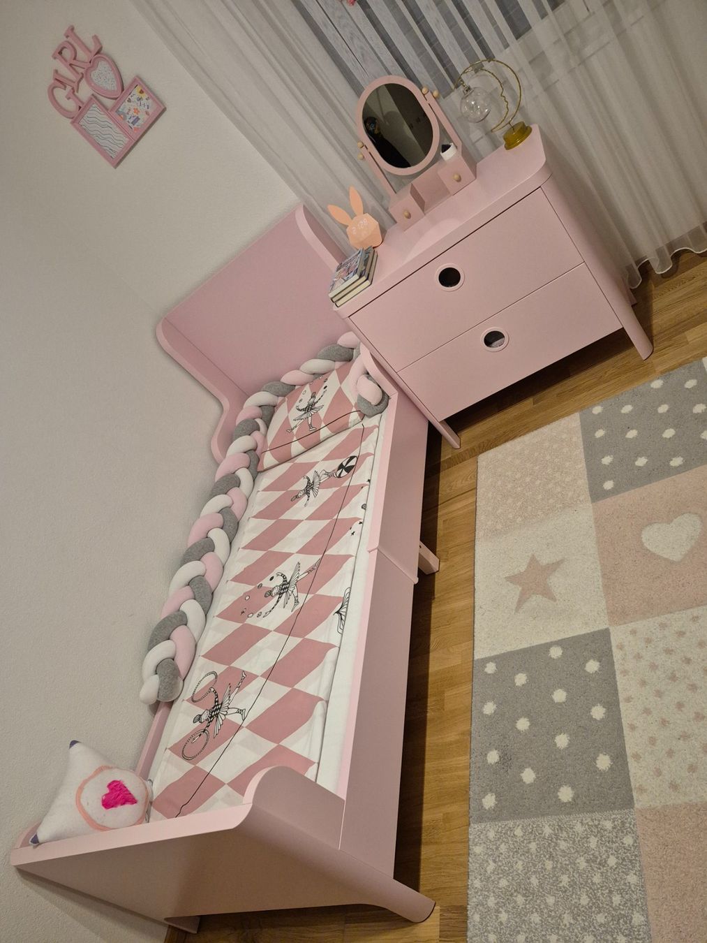 Ikea Lits: Pinkes Kinderbett + Kommode von Ikea – D'occasion à Ettiswil par Fatosioo 1