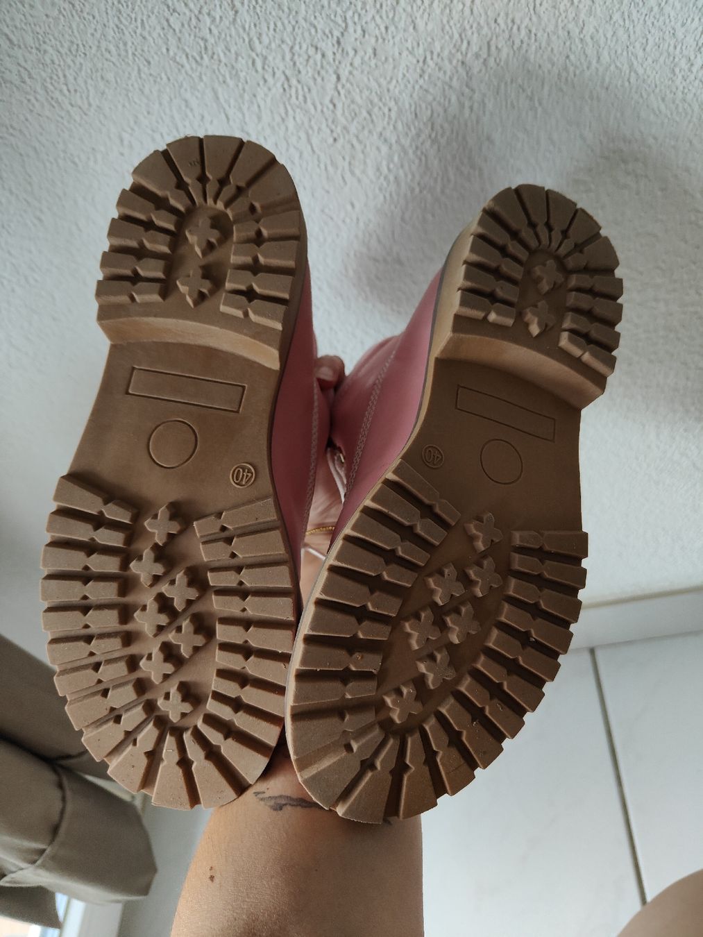 Damenschuhe: Bottes rose clair  – Gebraucht aus Prez-vers-Noréaz von MarinAcores89 2