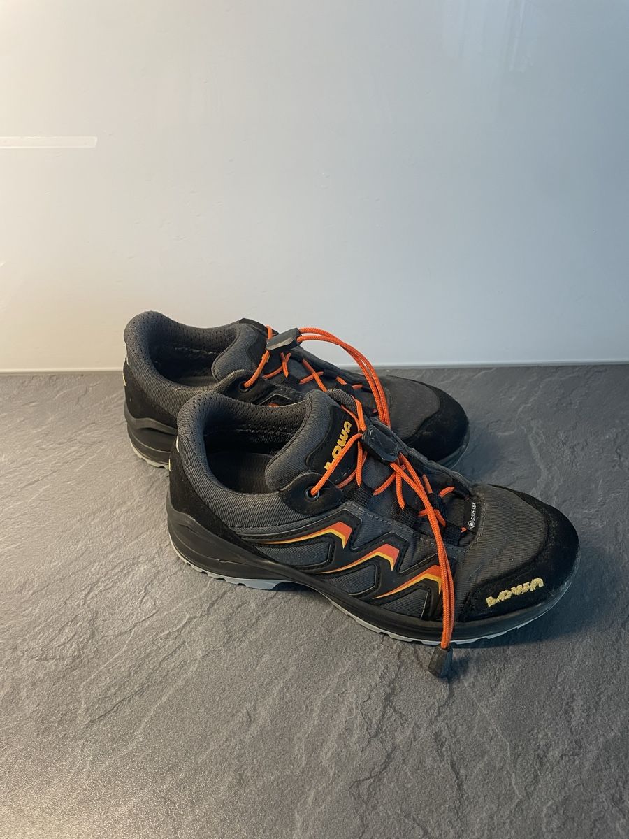 Lowa Scarpe per ragazzi: Lowa Trekkingschuh Gr. 32 – Usato da St. Gallen venduto da Yosoylu 1