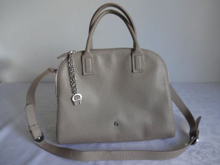 Orig. "" AIGNER "" Hand oder Umhänge Leder Tasche