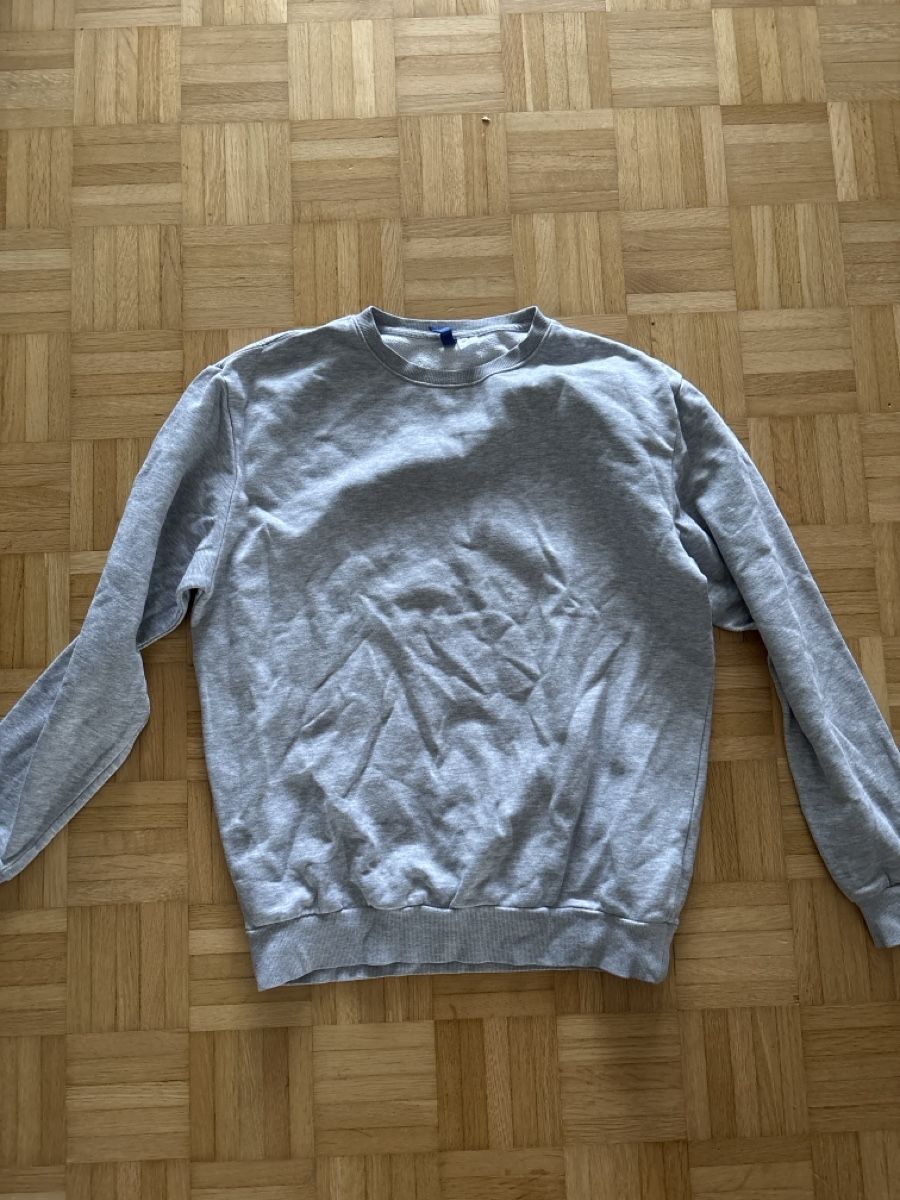 H&M Pulls & Sweat-shirts: Grauer Pullover Grösse M – D'occasion à Aarau par bue_5fwg
