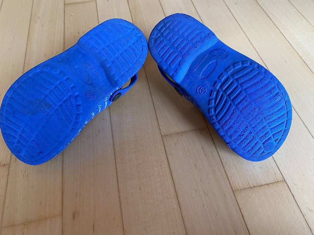 Scarpe per ragazzi: Clocs Grösse 32 – Usato da Wagen venduto da 20Ricola18 2