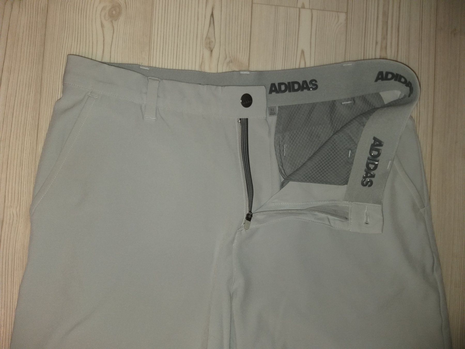 Adidas Pantalons: Short ADIDAS  Taille / Grosse 48 CH ( M) – D'occasion à Cossonay-ville par Super-Price-Quality 2