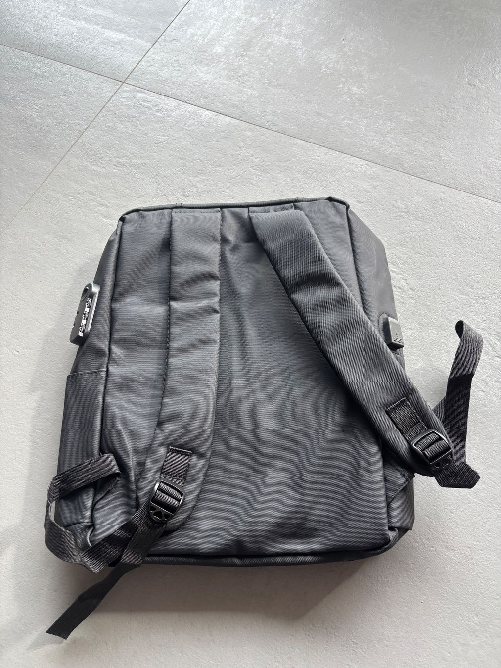 Zaini: Schwarzer Rucksack – Nuovo (secondo la descrizione) da Stalden VS venduto da ile_ld6t 1