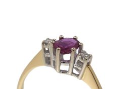 Vintage Rubin Ring mit 2 Diamanten 18K Gelbgold *S4514