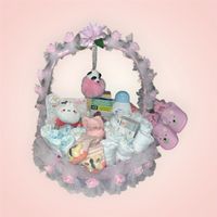 Babygeschenk Korb Windeltorte Windelauto Strampler Söckchen 