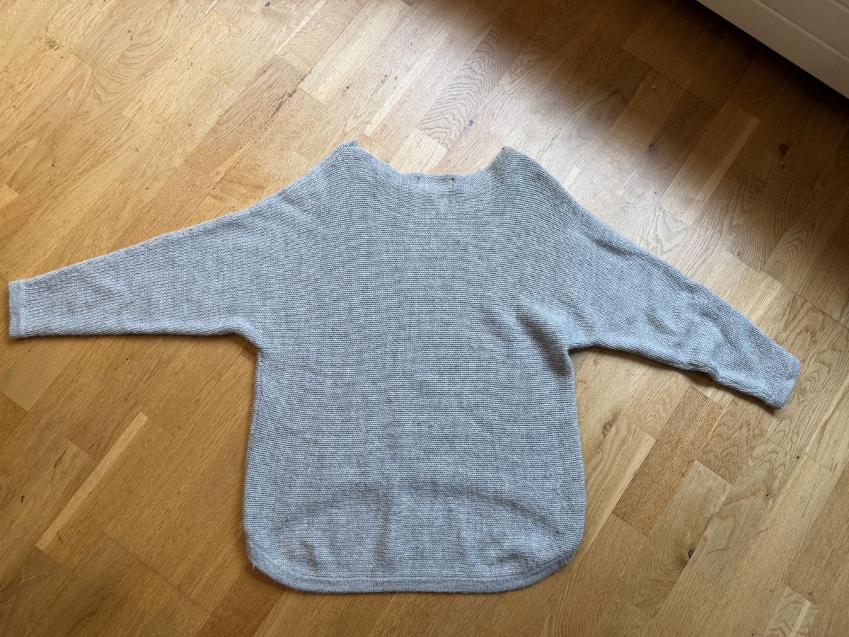 Maglioni & Felpe: Junglefolk Pullover grau mit kleinem Loch gebraucht – Usato da Zürich venduto da K_T_H_M 2