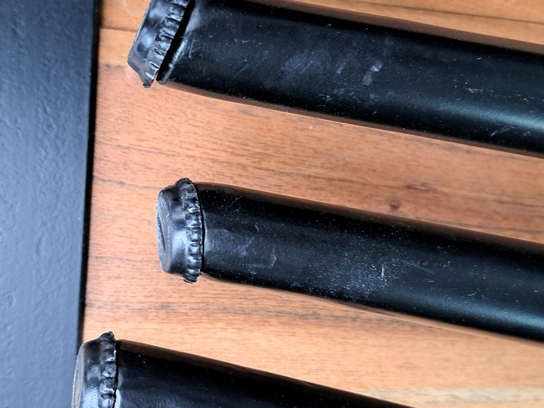 Altri mobili: Tischbeine 4er Set schwarz Metall – Usato da Widnau venduto da Senna7 3