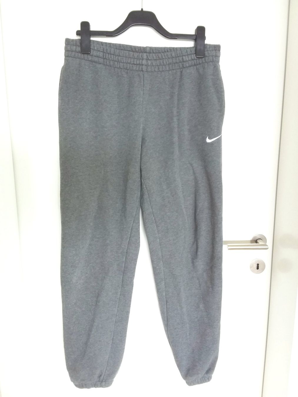 Nike Pantalons: NIKE Trainerhose Gr M – D'occasion à Uitikon Waldegg par Risibisi7