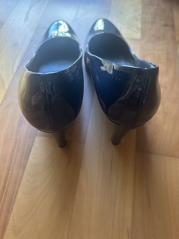 Scarpe da donna: Pumps lack navyblue – Usato da Bottmingen venduto da Hiltonhead 2