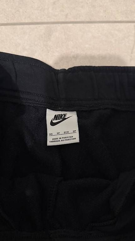 Nike Pantaloni: Nike Trainerhosen NEU / XS – Usato da Birmensdorf ZH venduto da nza_6fdd 1