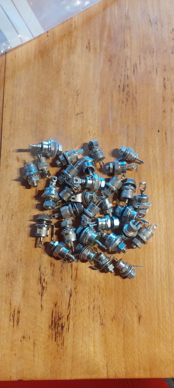 Componenti elettronici: Lot de diodes de puissance diverses – Usato da Courtepin venduto da Organikal