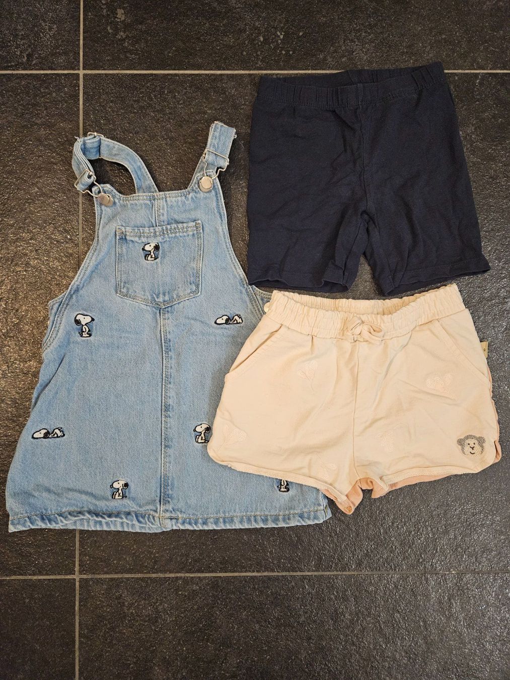 Lotti & Set di vestiti: Sommer Set mit Snoopy Jeanskleid, Gr. 104 – Usato da Lufingen venduto da chr_nhh6