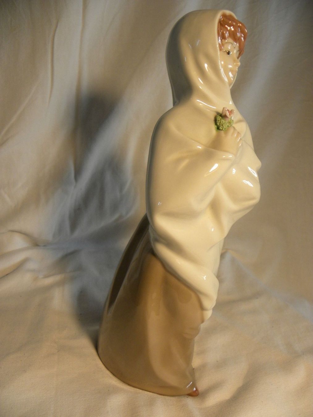 Statuette: Wunderschöne Keramikfigur einer junge Frau mit Umhangtuch – Usato da Reinach venduto da Taysalmon 1