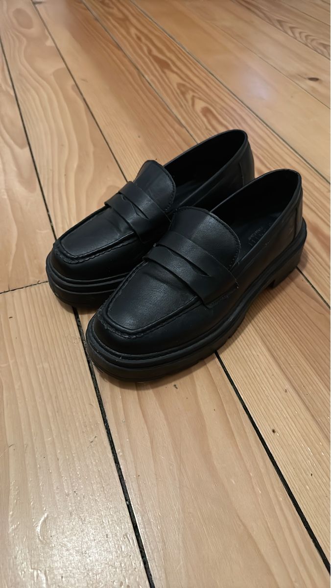 Chaussures femmes: Damen Loafer schwarz Grösse 38.5 – D'occasion à Schaffhausen par NellyE