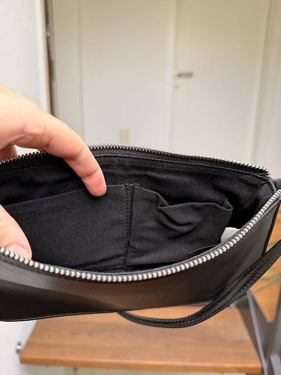 Taschen für Damen: Schwarze Brandy Melville Schultertasche – Gebraucht aus Neuenegg von sina.lndr 2