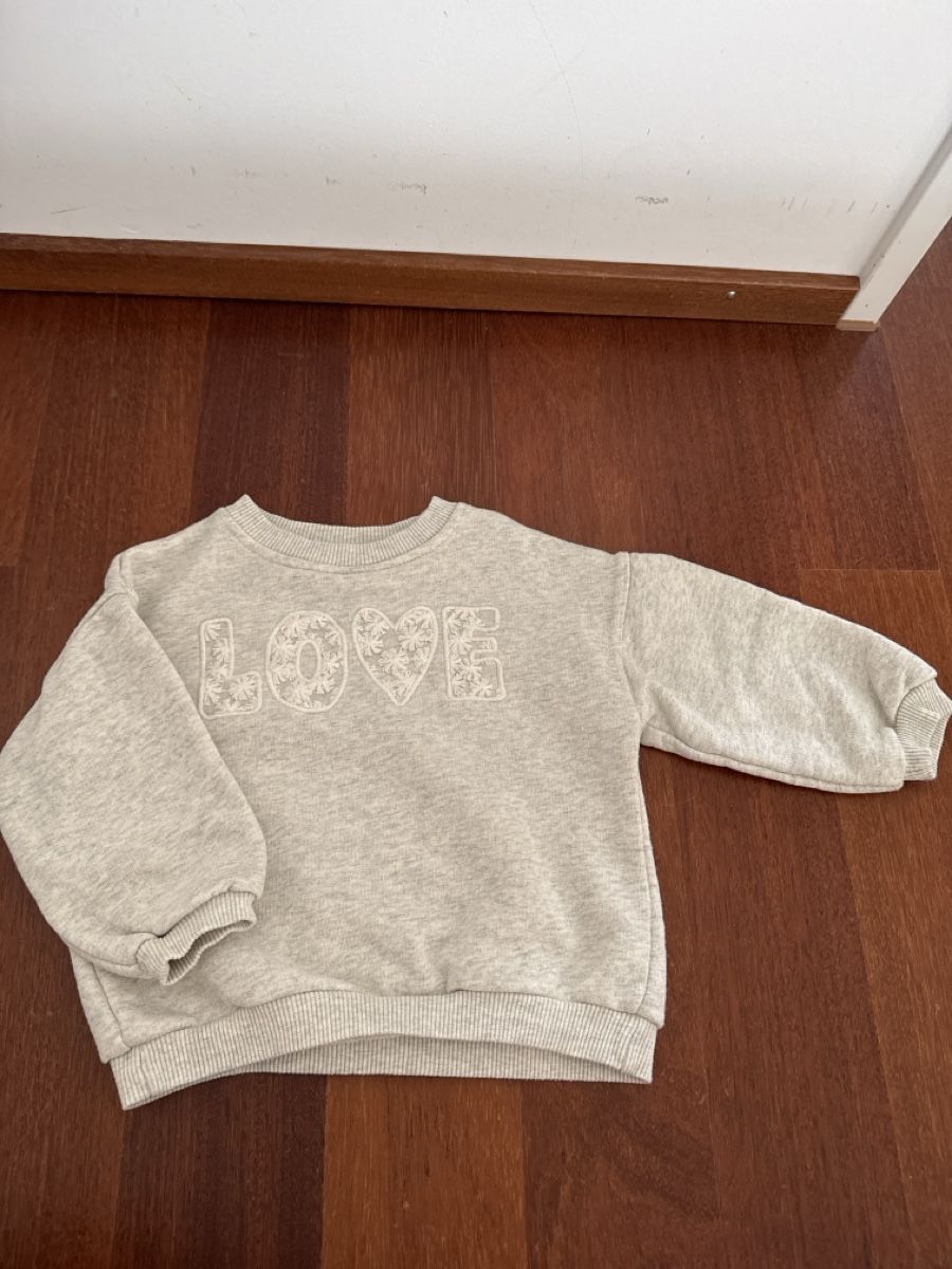 Zara Lotti & Set di vestiti: Zara Pullover Set, Gr. 92 (2 J.), Hello Kitty & Love – Usato da Hagendorn venduto da benjamin.peter 5